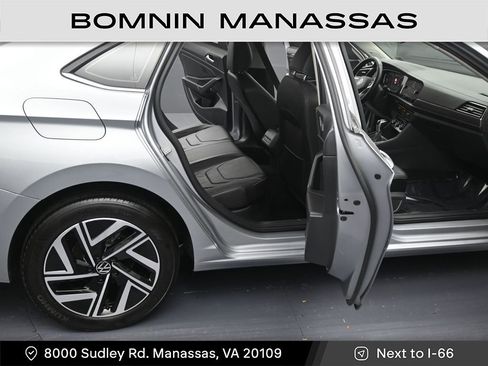 Used 2023 Volkswagen Jetta SEL image 9