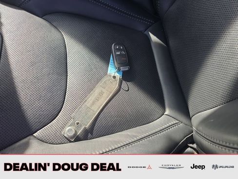 Used 2023 Jeep Cherokee Altitude Lux image 29