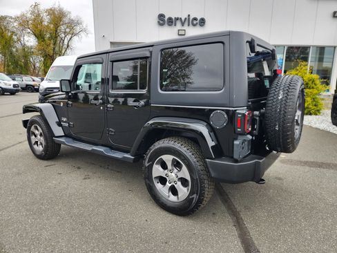 Used 2017 Jeep Wrangler Unlimited Sahara w/ Connectivity Group image 11