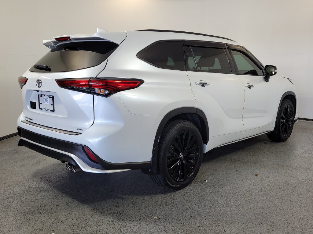 Used 2023 Toyota Highlander XSE FWD image 6