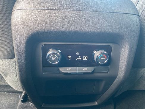 Used 2026 Chevrolet Traverse LT image 30