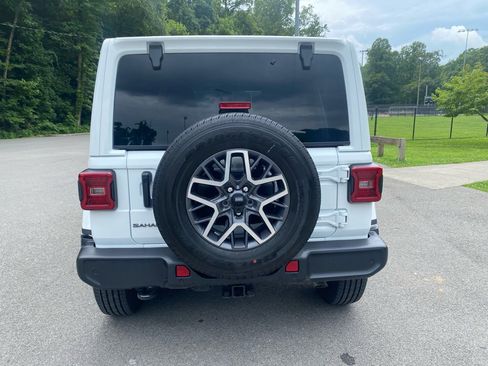 New 2025 Jeep Wrangler Unlimited Sahara AWD/4WD image 5