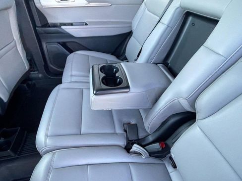 Used 2025 Ford Explorer Active w/ Active Comfort Package image 18