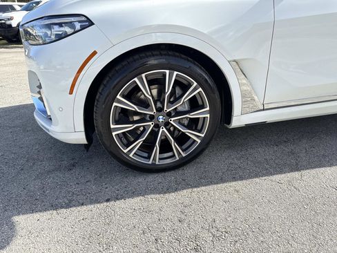 Used 2021 BMW X7 xDrive40i w/ Premium Package image 9