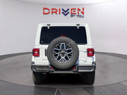 New 2026 Jeep Wrangler Unlimited Sahara AWD/4WD image 4