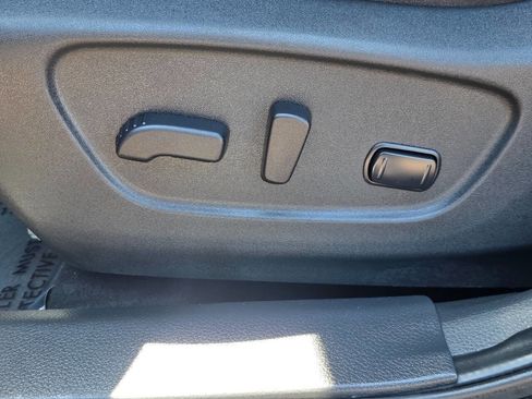 Used 2015 Nissan Rogue SV w/ SV Premium Package AWD/4WD image 24