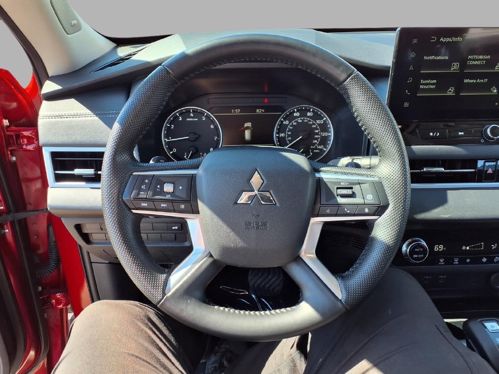Used 2025 Mitsubishi Outlander SE AWD/4WD image 16