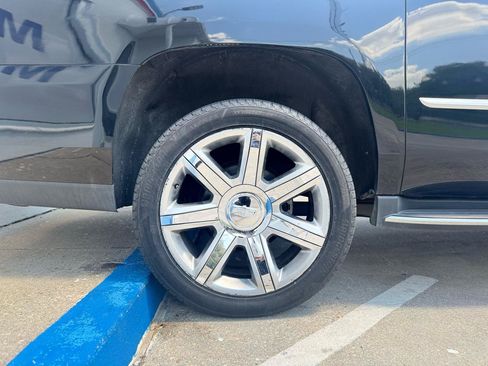 Used 2019 Cadillac Escalade ESV Luxury AWD/4WD image 19