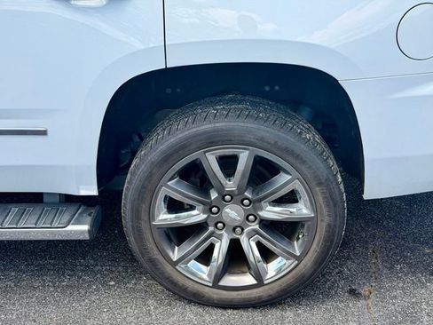 Used 2019 Chevrolet Tahoe LT w/ LT Signature Package RWD image 31