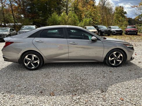 Used 2023 Hyundai Elantra Limited image 11