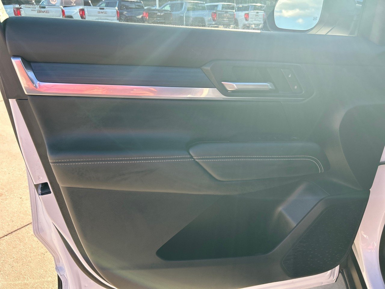 Used 2025 GMC Terrain Elevation AWD/4WD image 11