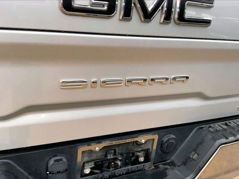 Used 2022 GMC Sierra 2500 SLT w/ X31 Off-Road Package image 30