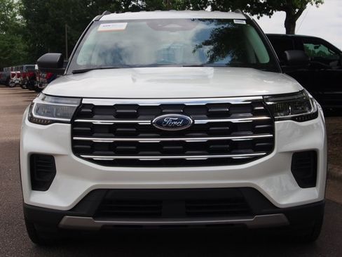 Certified 2026 Ford Explorer Active RWD image 2
