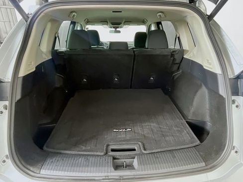 Used 2024 Nissan Rogue SV image 25