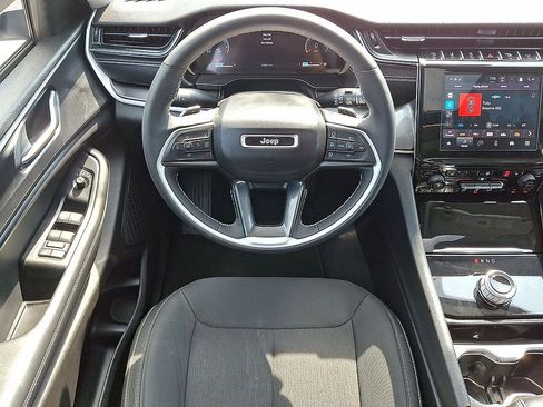 Used 2023 Jeep Grand Cherokee Laredo w/ Luxury Tech Group I AWD/4WD image 27