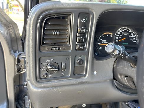 Used 2003 Chevrolet Silverado 2500 LS w/ Skid Plate Package AWD/4WD image 41