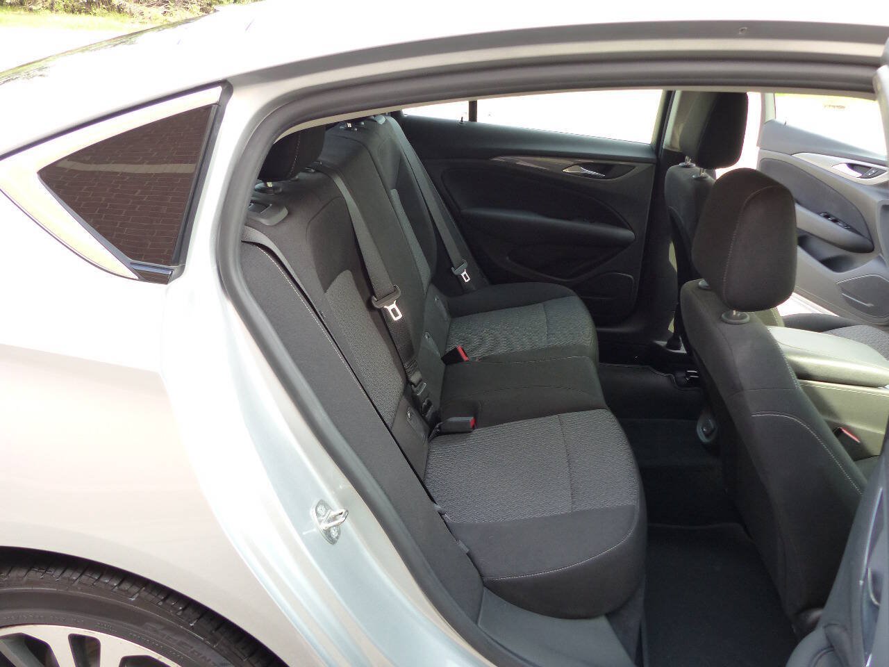 Used 2019 Buick Regal Preferred w/ Driver Confidence Package I FWD image 40