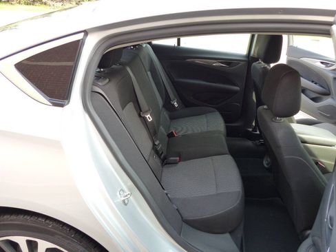 Used 2019 Buick Regal Preferred w/ Driver Confidence Package I FWD image 40