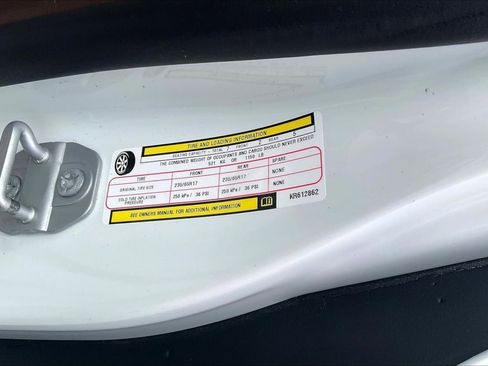 Used 2019 Chrysler Pacifica L FWD image 18