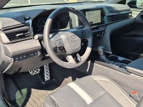 Used 2025 Toyota Camry SE w/ Convenience Package FWD image 4