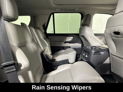 Used 2025 Ford Expedition Active image 33