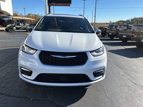 New 2026 Chrysler Pacifica Pinnacle FWD image 3