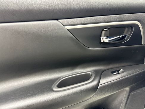 Used 2017 Nissan Altima 2.5 SR w/ Midnight Edition Package FWD image 35