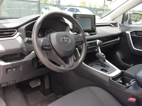 Used 2021 Toyota RAV4 LE AWD/4WD image 3