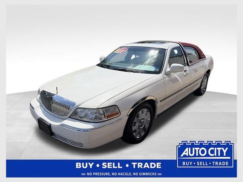 Used 2004 Lincoln Town Car Ultimate RWD image 1