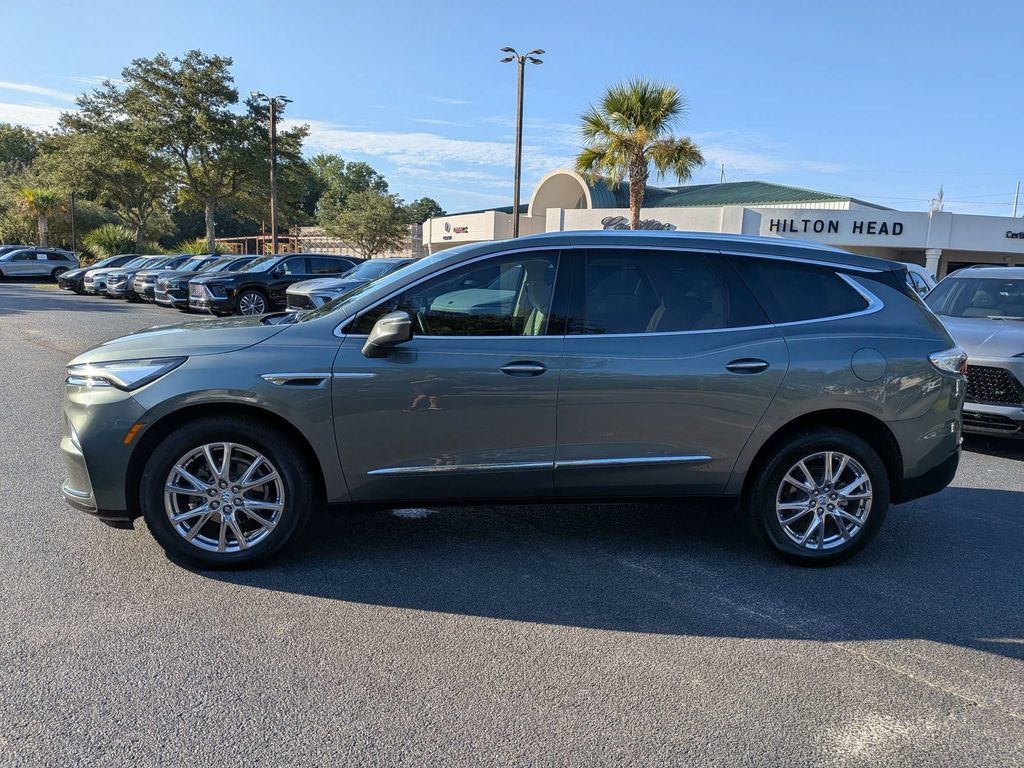 Used 2023 Buick Enclave Essence w/ Experience Buick Package FWD image 7