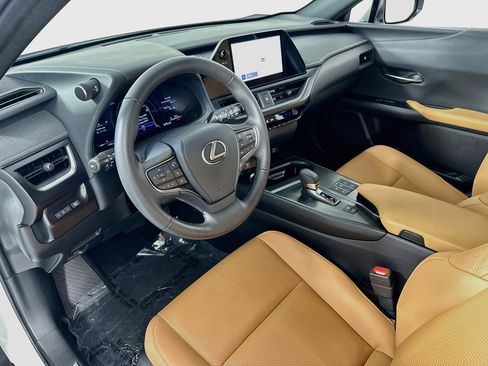 Used 2025 Lexus UX 300h FWD w/ Accessory Package (Z2) image 9