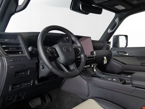 Used 2025 Lexus GX 550 image 14