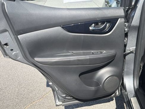 Used 2018 Nissan Rogue Sport SL FWD image 23