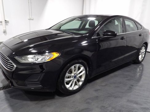 Used 2020 Ford Fusion SE image 3
