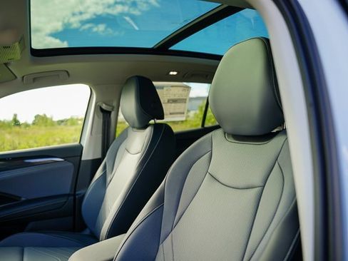 New 2025 Volkswagen Tiguan SE image 8