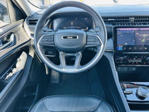 Used 2023 Jeep Grand Cherokee L Limited w/ Black Appearance Package image 18