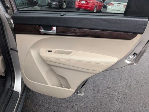 Used 2014 Kia Sorento LX FWD image 38