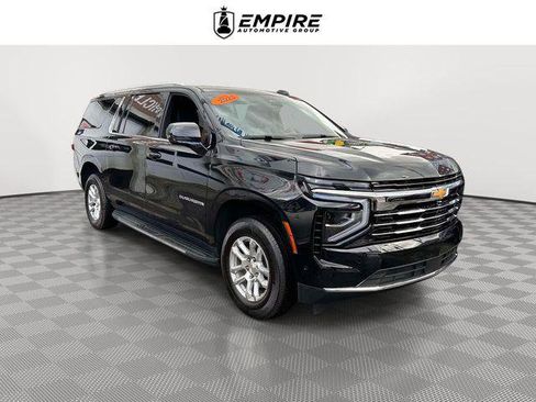 Used 2025 Chevrolet Suburban LT AWD/4WD image 1
