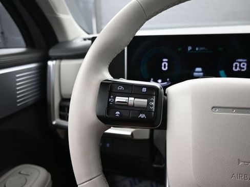 Used 2025 Hyundai Santa Fe SEL FWD image 17