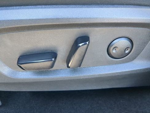 Used 2023 Nissan Pathfinder SV image 23