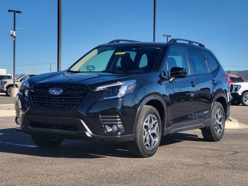 Used 2023 Subaru Forester Premium image 4