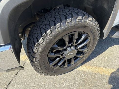 Used 2025 Chevrolet Silverado 3500 LTZ w/ LTZ Convenience Package image 34