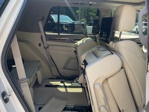Used 2022 Cadillac Escalade Sport Platinum AWD/4WD image 13