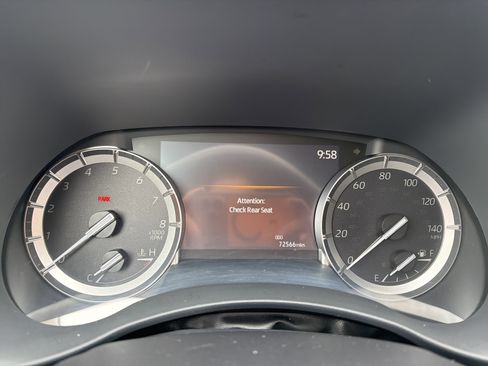 Used 2022 Toyota Highlander XLE image 17