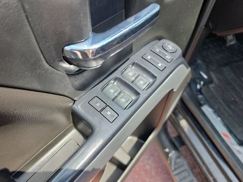 Used 2018 Chevrolet Silverado 1500 LT w/ All Star Edition AWD/4WD image 11