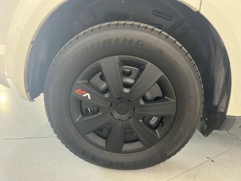 Used 2016 Dodge Journey SE w/ Flexible Seating Group FWD image 16