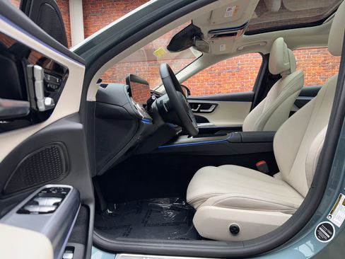 Certified 2025 Mercedes-Benz E 350 4MATIC Sedan image 21