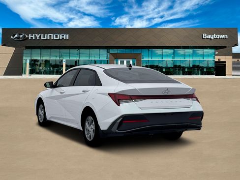 Used 2026 Hyundai Elantra SE FWD image 5