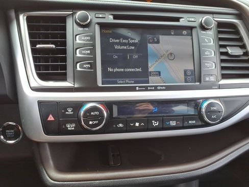 Used 2019 Toyota Highlander XLE AWD/4WD image 13