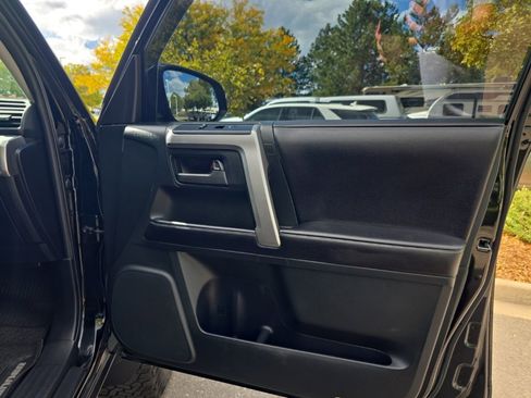 Used 2016 Toyota 4Runner SR5 image 21